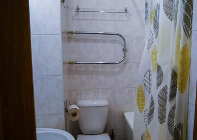 Ванная комната в номере 1 комнатный 1 местный малый в санатории Луч город Кисловодск - фотография