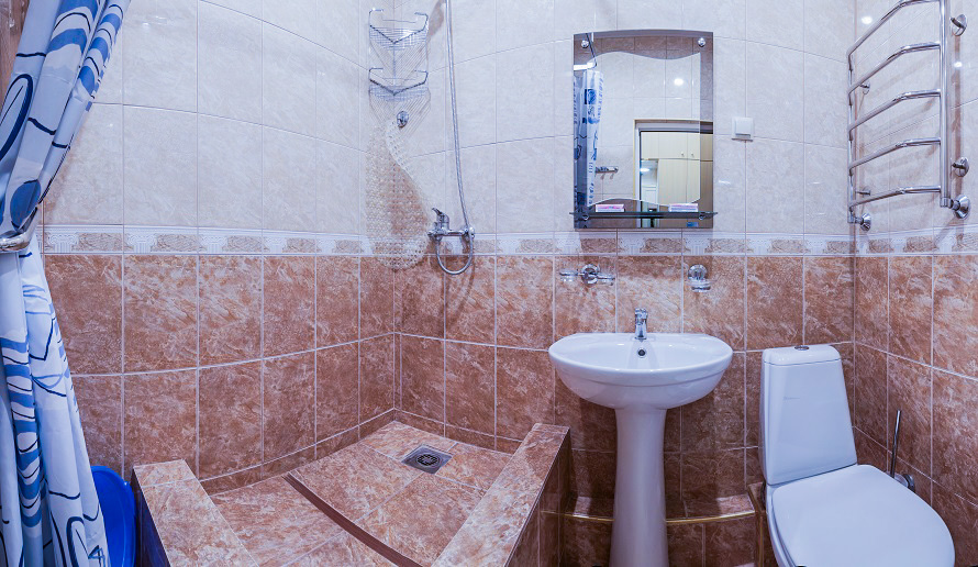 Ванная комната в номере 1 комнатный 1 местный стандарт в санатории Луч город Кисловодск - фотография