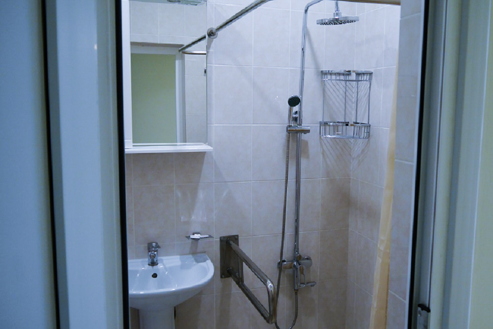 Ванная комната в номере 1 комнатный 1 местный малый в санатории Луч город Кисловодск - фотография