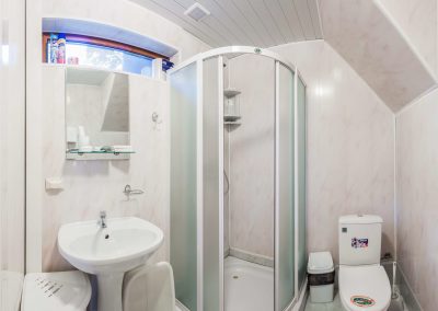 Ванная комната в гостевом домике в санатории Луч город Кисловодск - фотография