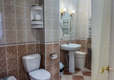 Ванная комната в номере 3 комнатный в санатории Луч город Кисловодск - фотография