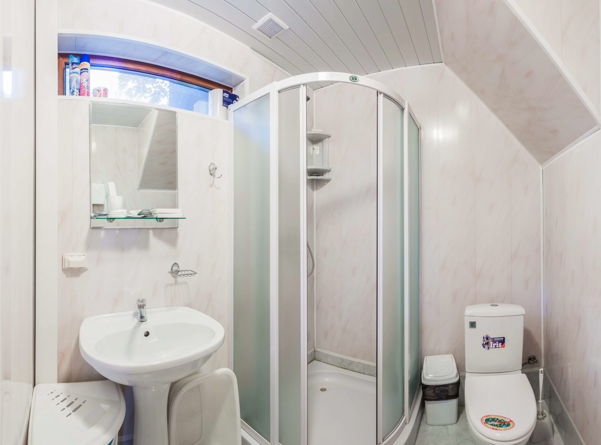 Ванная комната в гостевом домике в санатории Луч город Кисловодск - фотография