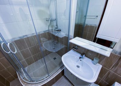 Ванная комната в номере 1 комнатный 2 местный повышенной комфортности в санатории Луч город Кисловодск - фотография