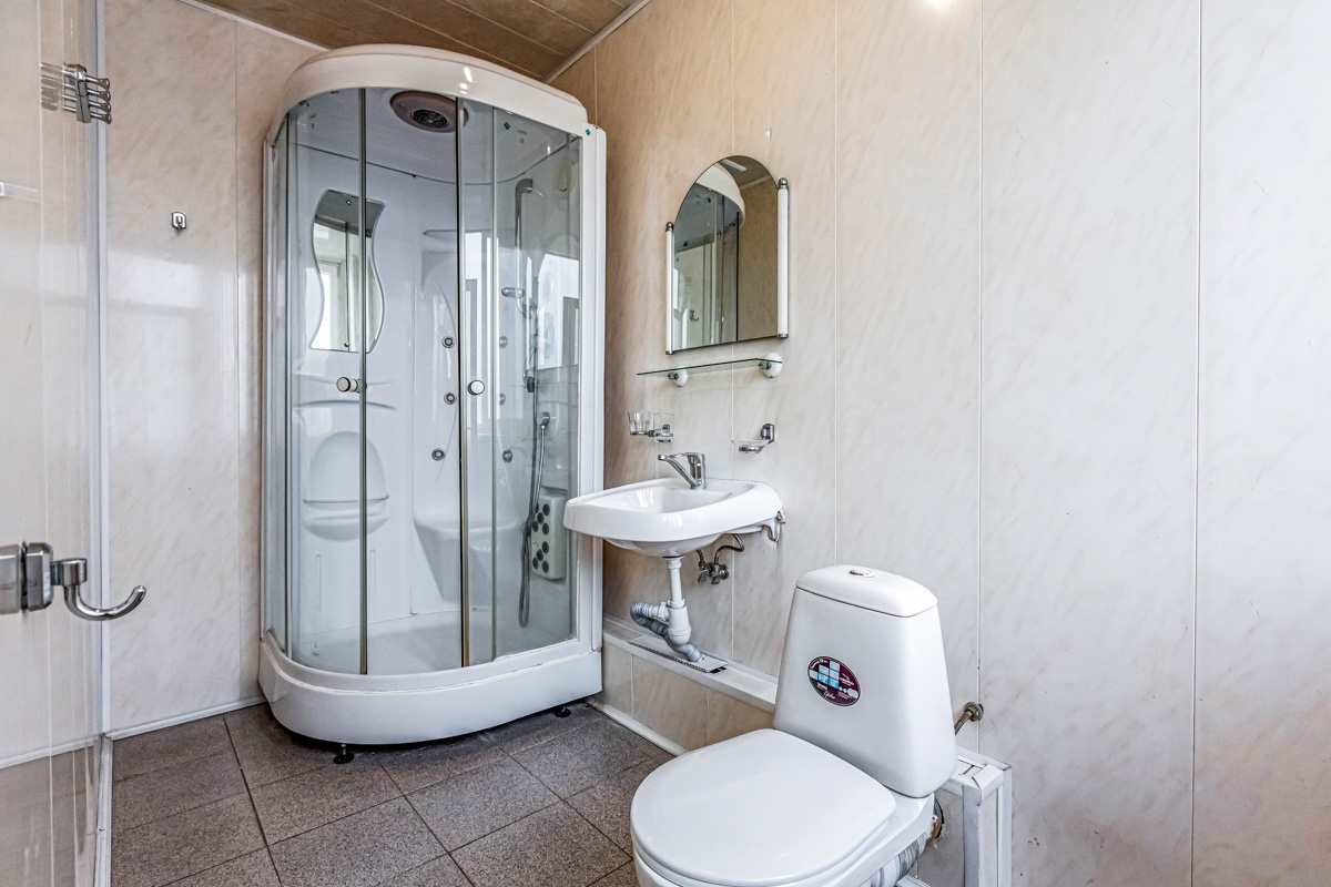 Ванная комната в номере 1 комнатный улучшенный в санатории Луч город Кисловодск - фотография