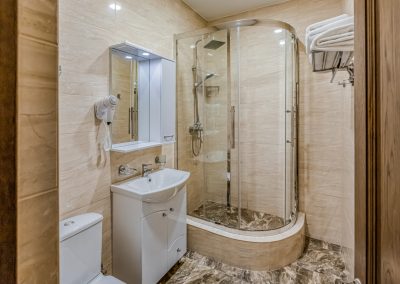Ванная комната в номере 1 комнатный студия повышенной комфортности в санатории Луч город Кисловодск - фотография