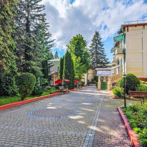 Прогулочная аллея в санатории Луч город Кисловодск - фотография