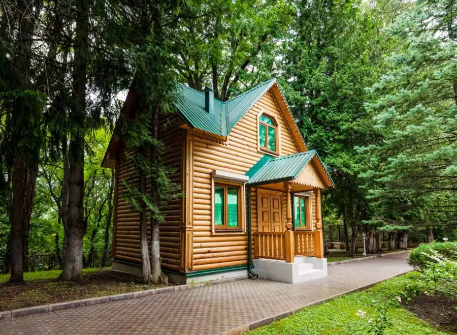 Вид на гостевой домик в санатории Луч город Кисловодск - фотография