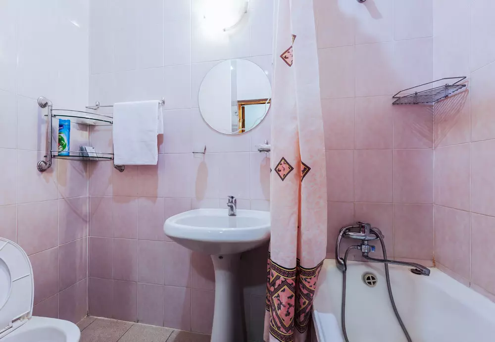 Ванная комната в номере 1 комнатный 1 местный стандарт в санатории Луч город Кисловодск - фотография